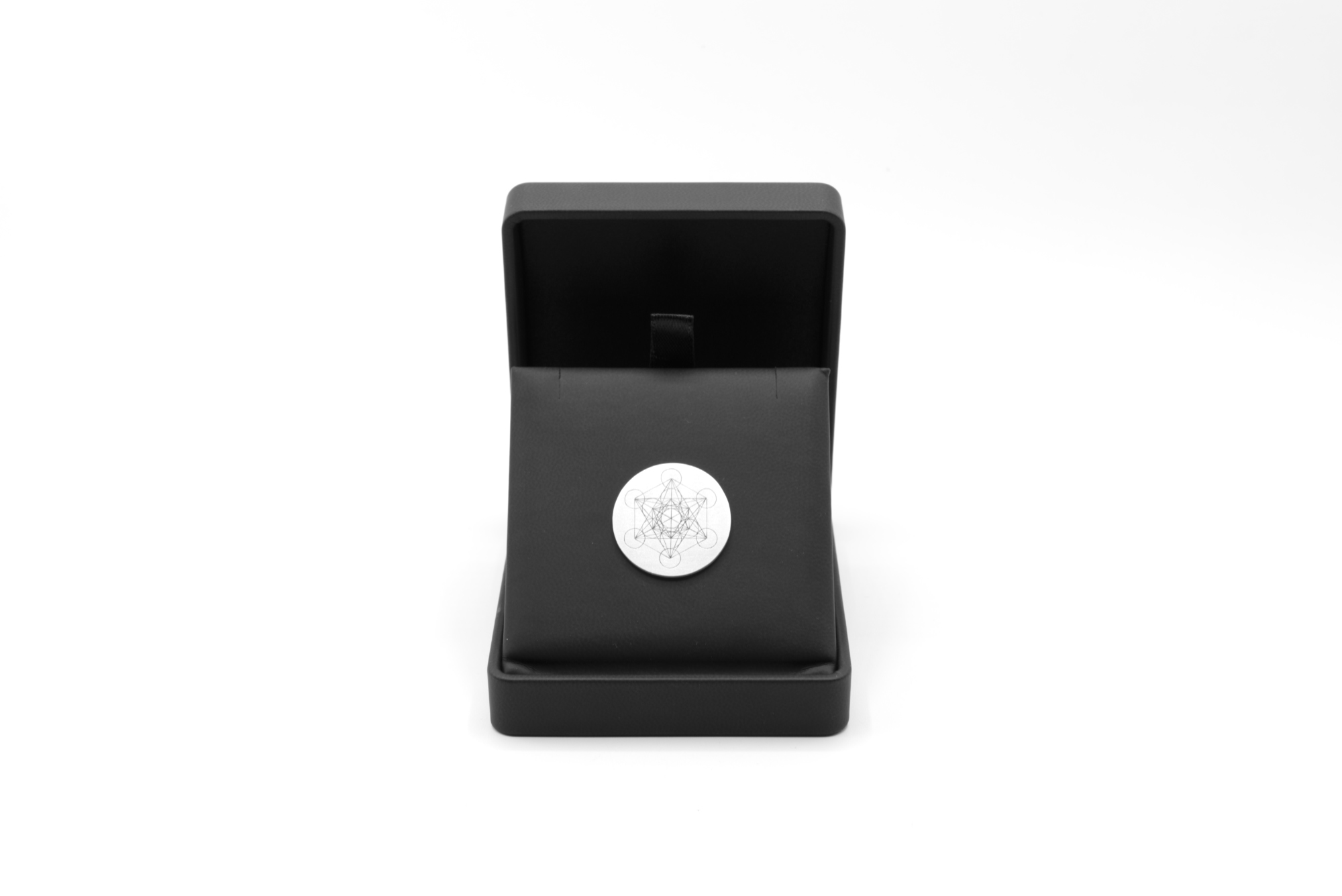 Médaille porte-bonheur en argent, cube de Metatron, vue d’ensemble